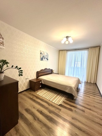 Двокімнатна квартира в новобудові 74.8 кв.м. з меблями та технікою - фото 1