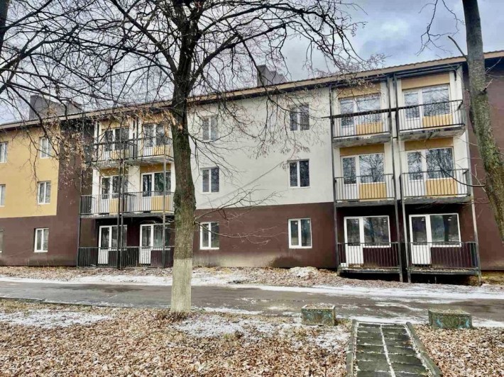 Продам 3-кімнатну квартиру  біля Рівного $ - фото 1
