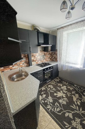Продам 2 ком.кв на Шуменском 51 м.кв  кипичный дом 2эт. - фото 1