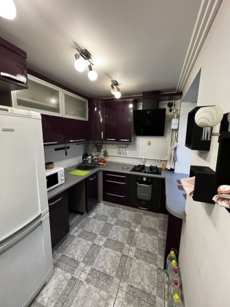 Продаж 2 кімнатної квартири, центр міста, з меблями і технікою - фото 1