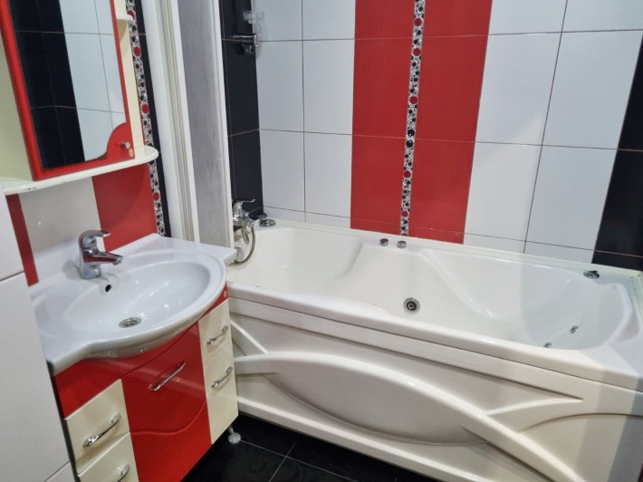 3 кімнатна квартира з супер ремонтом на проспекті Лушпи - фото 1