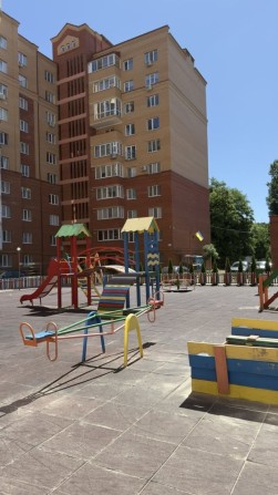 Продається сучасна квартира із ремонтом в цегляному будинку - фото 1