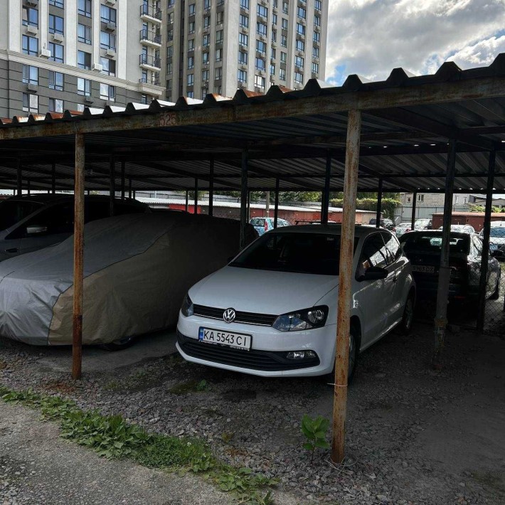 Місце на стоянці метро Вирлиця здаю в оренду 2000 грн - фото 1
