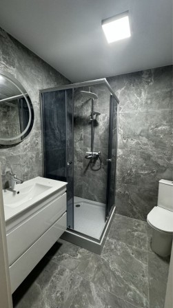 Продаж 2 к квартири з ремоном за ціною чорнової - фото 1