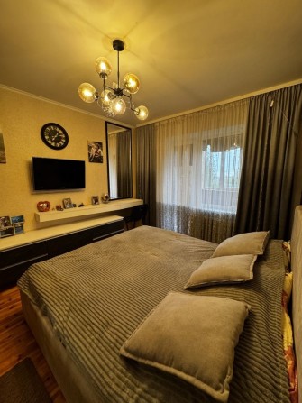Продам 3-кімнатну квартиру з ремонтом та меблями - фото 1