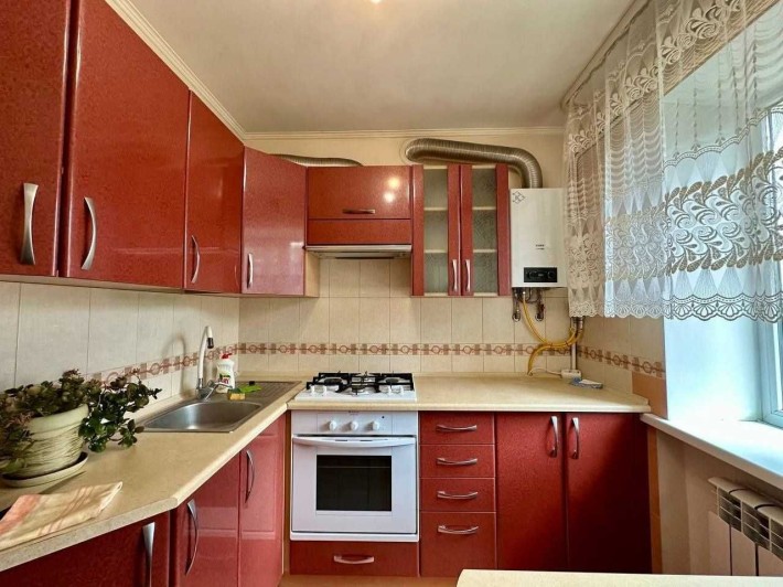 Продам трикімнатну квартиру в центрі - фото 1