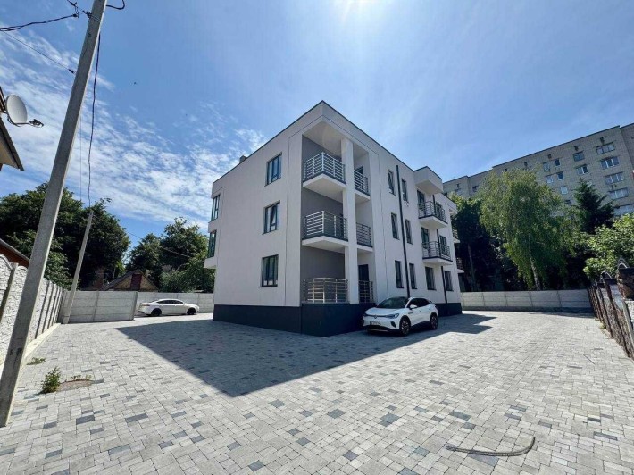 Продається простора 2-кімнатна квартира в клубному будинку - фото 1