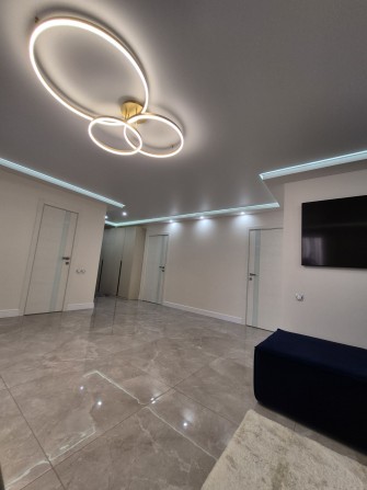 Продам класну трьохкімнатну квартиру - фото 1