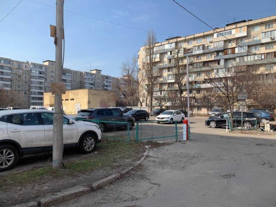 Здам в оренду паркомісце на вул. Ореста Левицького, 3 , від власника Киев