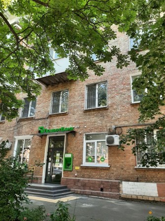 Сталінка на Печерську, Джона Маккейна 36 - фото 1