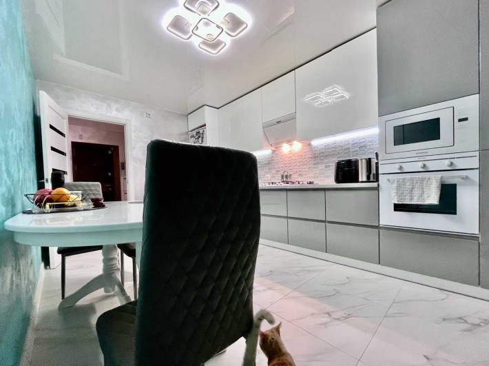 ПРОДАЖ облаштованої 2-кімнатної квартири по вул. Незалежності, 21 - фото 1