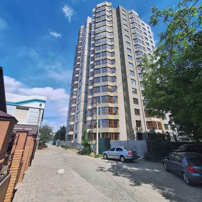 Терміновий продаж 1- ї квартири в центрі міста по переуступці. - фото 1