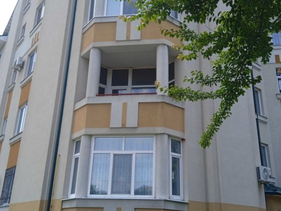 Продам 3-кімн.новобудову в ЖК Київській 108 м.кв., э гараж 24,5 м.кв. Черновцы