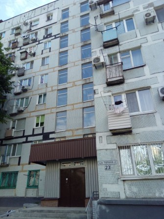 1-на комнатная,Тополь-2,дом 23.Сельпо,Паникахи.. - фото 1