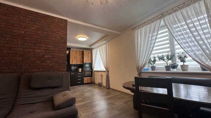 ПРОДАЖ: красива 3 кім квартира в новобудові +комора - фото 1