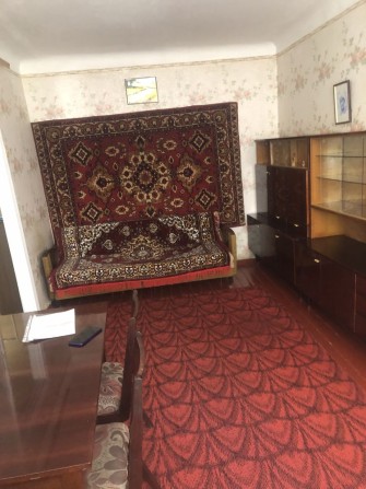 Продам 2-х ком.кв в центре - фото 1