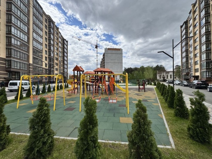 Велика 2-кімнатна| 3 поверх будинок зданий - фото 1