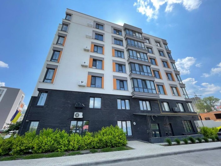 Продаж квартири в центрі - фото 1