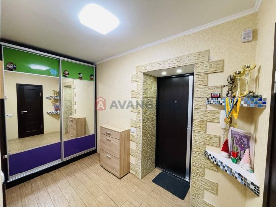 Продаж 1-кімнатна з ремонтом і великим балконом коло парку, Літак! Черкаси