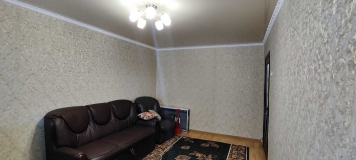 Продається трикімнатна квартира з євроремонтом.Кімнати роздільні - фото 1