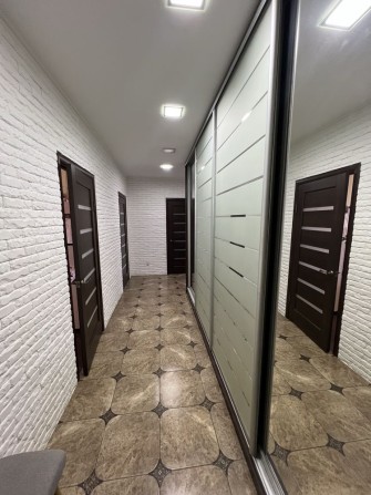Простора 2-кімнатна з ремонтом,  73 м², 3 поверх. Старобілоуська - фото 1