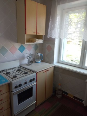 Продам 2 комнатную квартиру в центре - фото 1