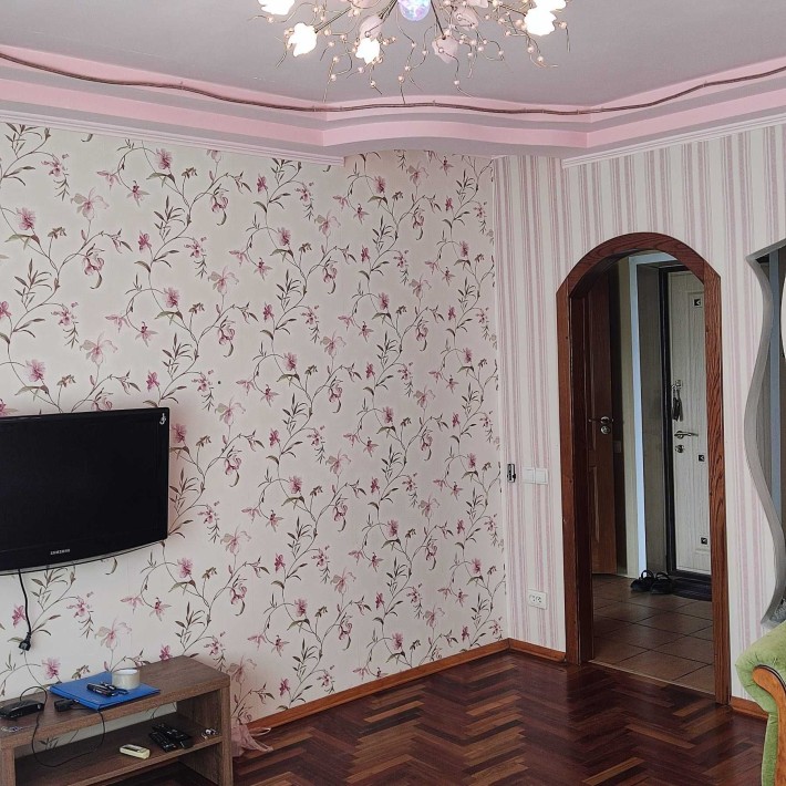Продаю 2х комн кв 2 ШЕВЧ Чаривная р-н ПАРКА 7этаж - фото 1