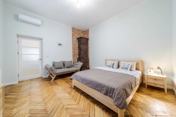 Продаж 1-кім квартири на пл. Св. Теодора (5 хв від Оперного театру) - фото 1