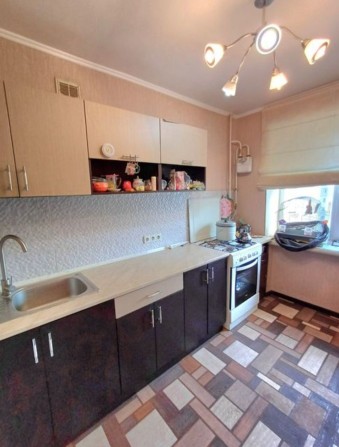 Продаю 2 ком кв ул Евгения Лапчевского ( Защука ) , раздельные комнаты - фото 1