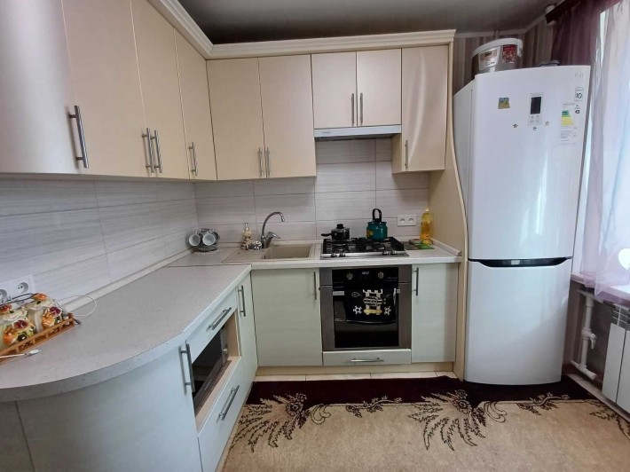 Продам 2 ком.кв.проспект  Мира евроремонт, раздельные комнаты - фото 1