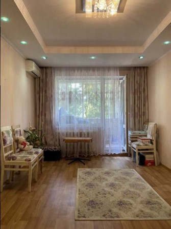 Продам 2 ком. квартиру на ж/м Покровский (Коммунар). Срочно! - фото 1