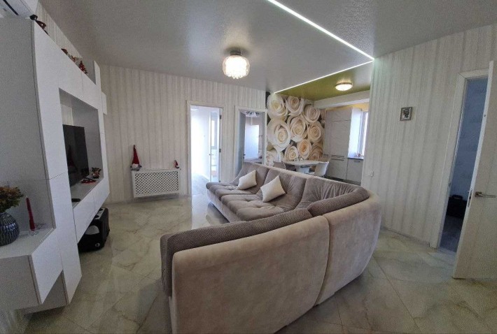 Продам видовую 3-ком. кв. ул.Рабочая 166д - фото 1