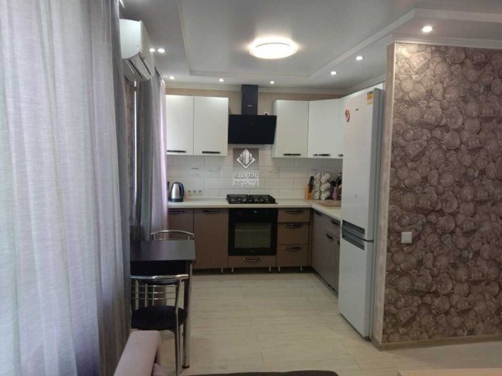 Продам 2-кімнатну квартиру з сучасним ремонтом, Шевченківський район - фото 1