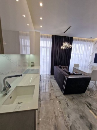 Продам шикарную 3к квартиру 88 м2 центр  парк Глобы ЖК Баку - фото 1