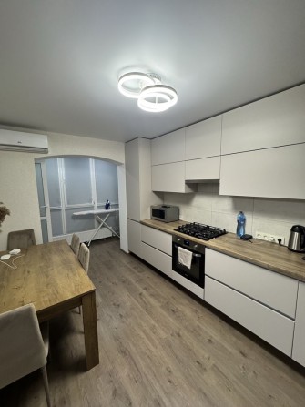 Продам 1 к. кв., 46 кв. м., центр. Газовый котел. Скважина. - фото 1