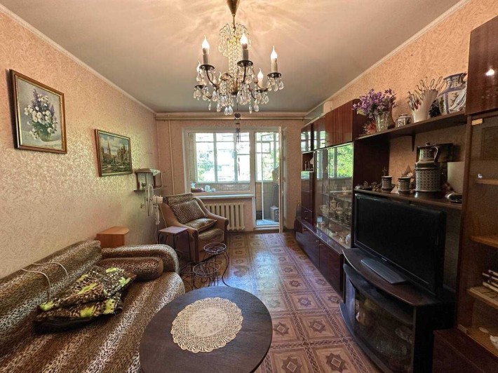 Продаж 2к квартири на Черемушках, середній поверх! - фото 1