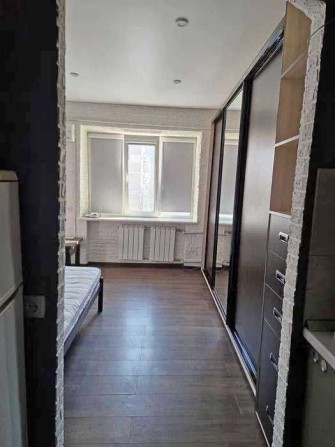 Продам 1к.гостинку 25м2,кап.ремонт,удобства,м.Дворец Спорта (403592) - фото 1