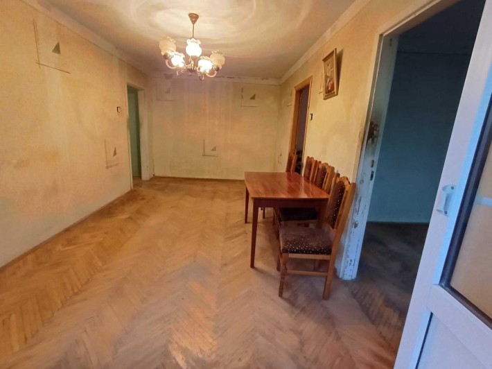 Продається простора 4-кімнатна квартира по вул. Любінська - фото 1