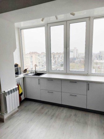 Продам гарну квартиру з меблями бул. Центральний - фото 1
