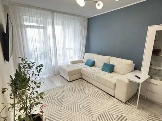 Продам простору квартиру Варшавський мікрорайон, Виноградарь Київ