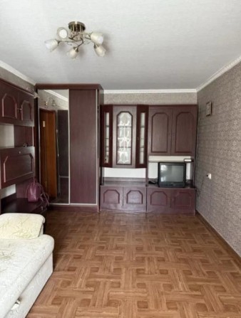 Продам двухкомнатную гостинку со своими удобствами - фото 1