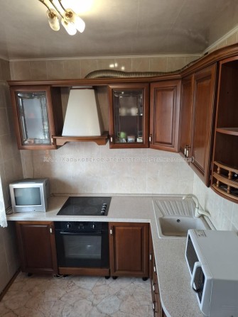 Продам 3х ком с квадратным холлом метро Дворец спорта  Д19 - фото 1