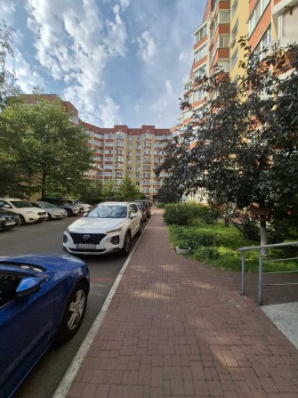 Продам 3-кімнатну квартиру вул. Салютна 1Б, Файна-таун, Нивки - фото 1