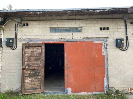 Продам гараж з ділянкою в містечку. Васильков