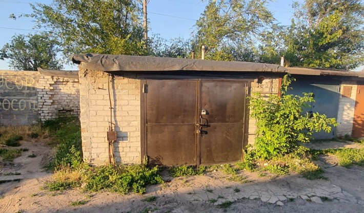 Продам 2 смежных гаража Литмаш в кооперативе "Гальмо" - фото 1