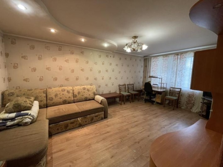 Продам 1 к квартиру возле метро. - фото 1