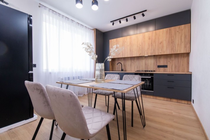 Продаж 2 кімнатної квартири в П. Борщагівці з дизайнерським ремонтом! - фото 1