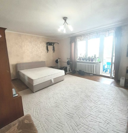 Без комісії, 1к 49м², кімната 23.5м², кухня 9м², лоджія 7,5м², центр - фото 1