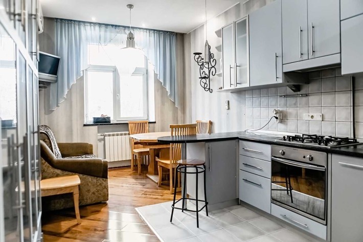 2 Сталінка   77 м2 з ремонтом, меблями ,технікою  біля метро Хол. Гора - фото 1