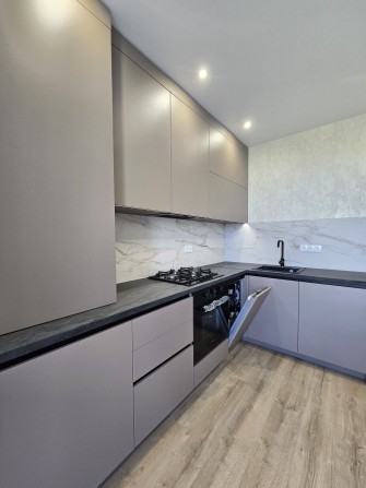 Продаж нової 1кімнатної квартири 40 м2 з меблями,технікою Соф. Борщаг - фото 1